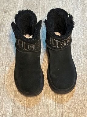 UGG CLASSIC GEM BLACK MINI BOOTS SIZE 8
